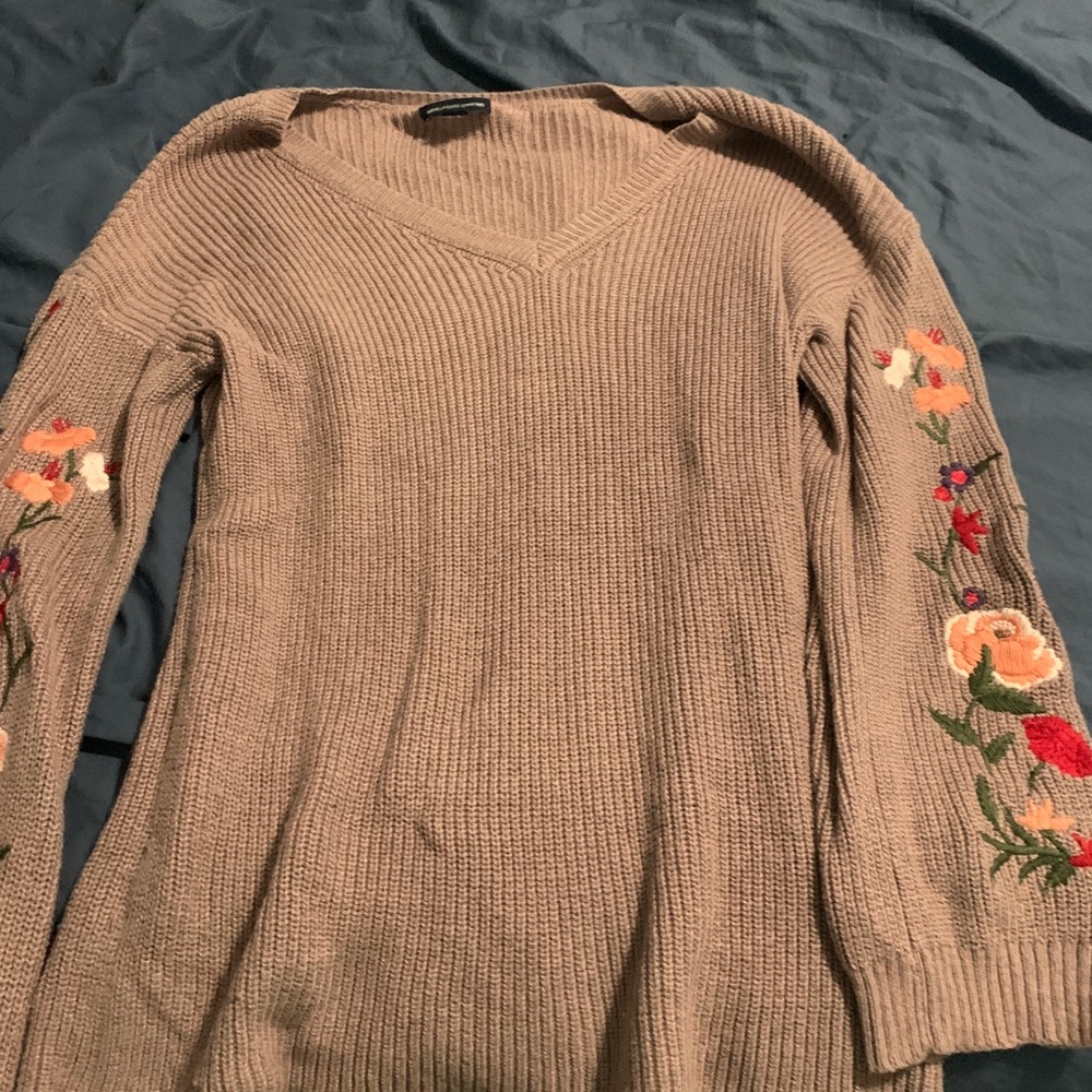 Sweaters - Picture 4 of 7